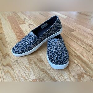 Woman’s Toms Leopard Print Slip-Ons‎